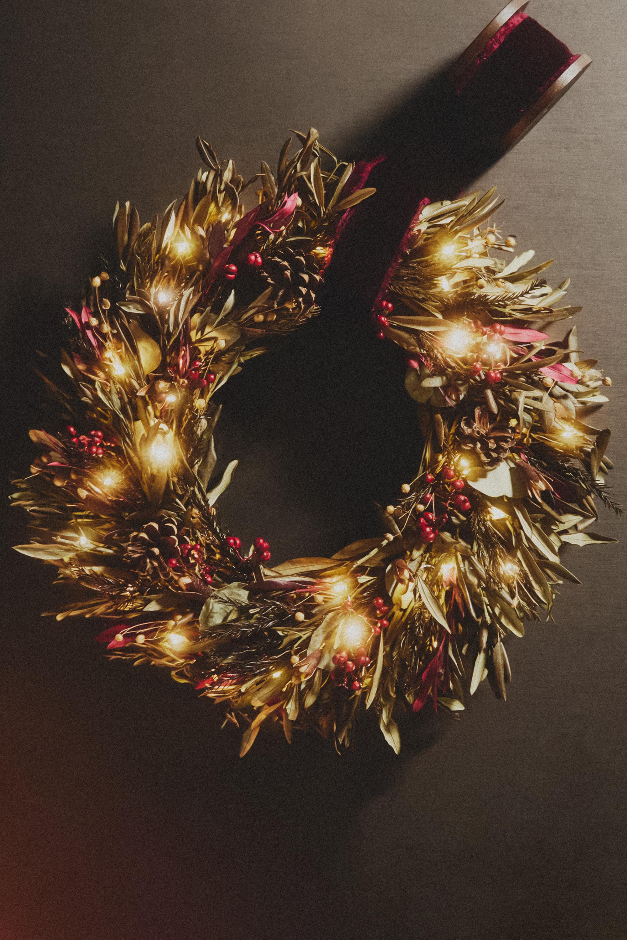 COURONNE LUMINEUSE FEUILLES D'OLIVIER NOËL (40 CM)